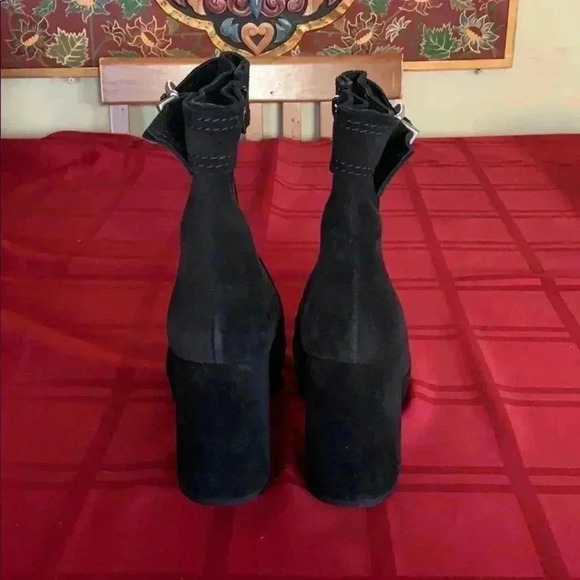 Free People women’s suede boots. - Picture 7 of 8